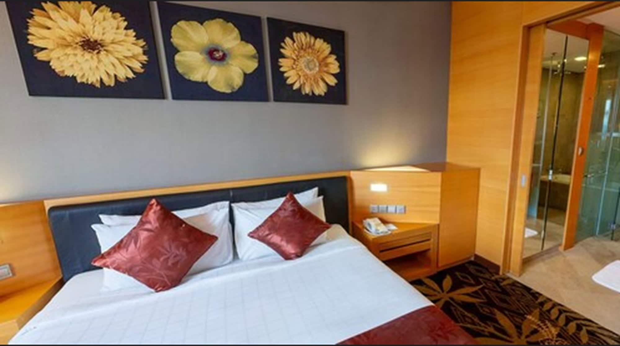 St Giles Gardens Hotel Kuala Lumpur Esterno foto A bedroom at the hotel