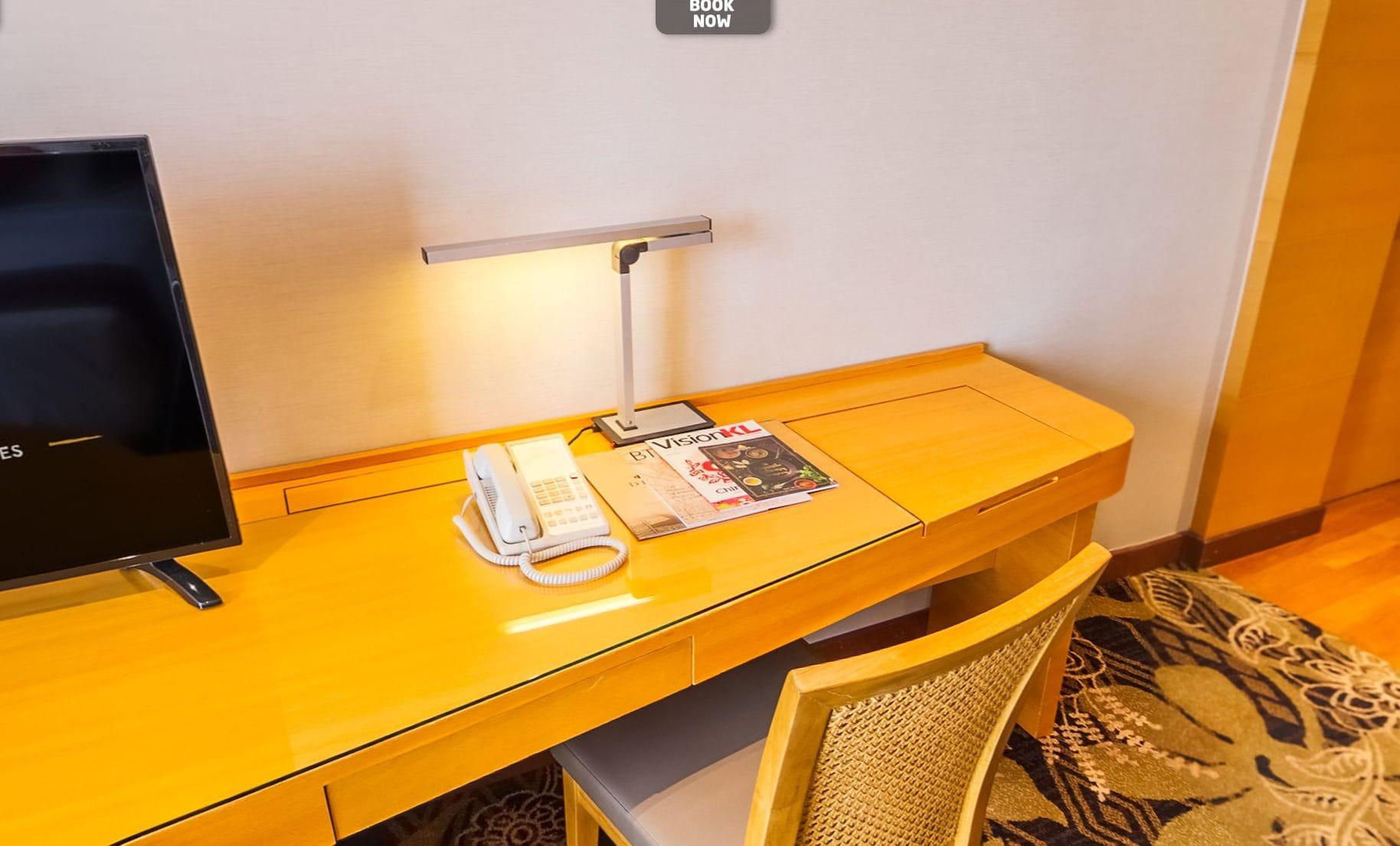 St Giles Gardens Hotel Kuala Lumpur Esterno foto A desk lamp