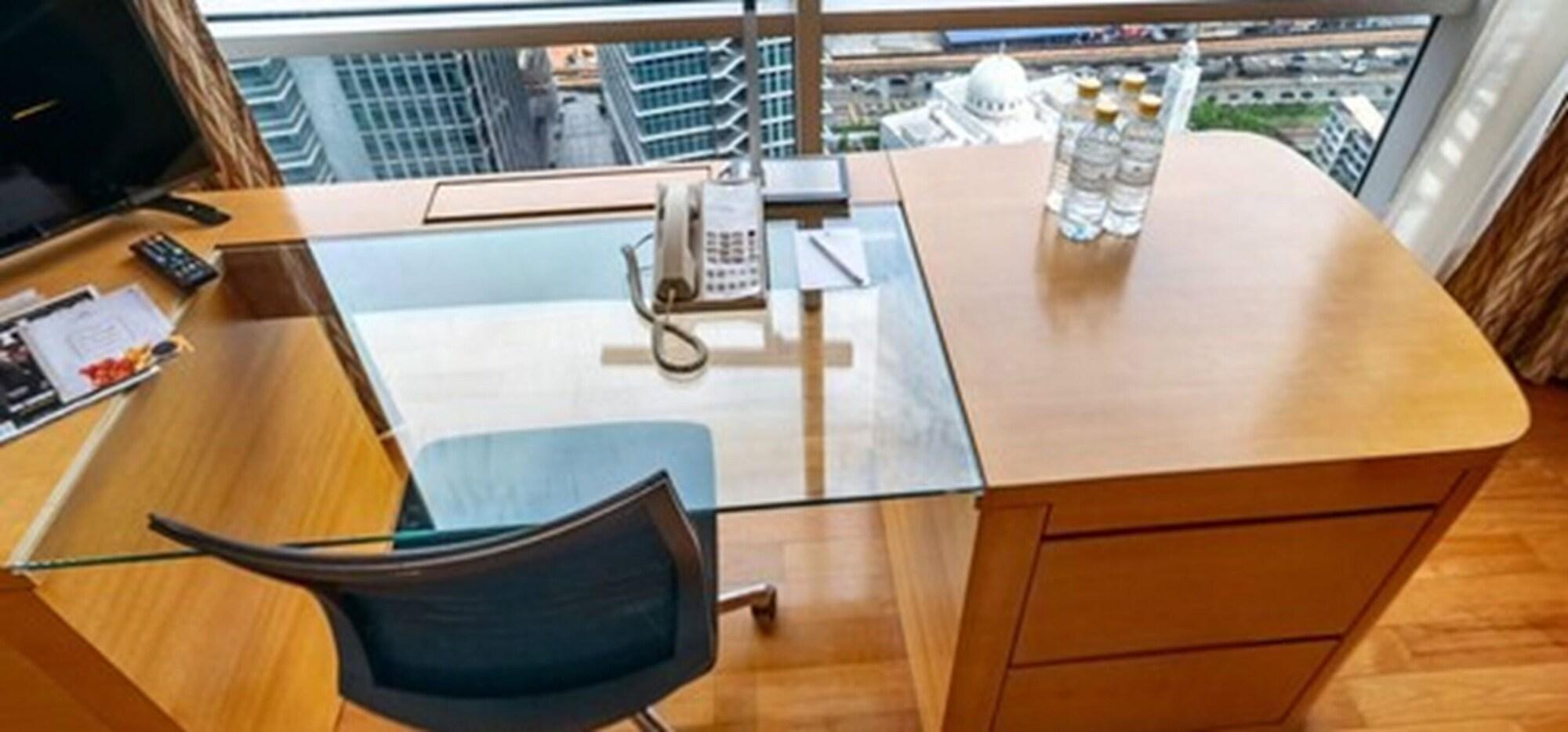 St Giles Gardens Hotel Kuala Lumpur Esterno foto A typical office at the University of Tokyo