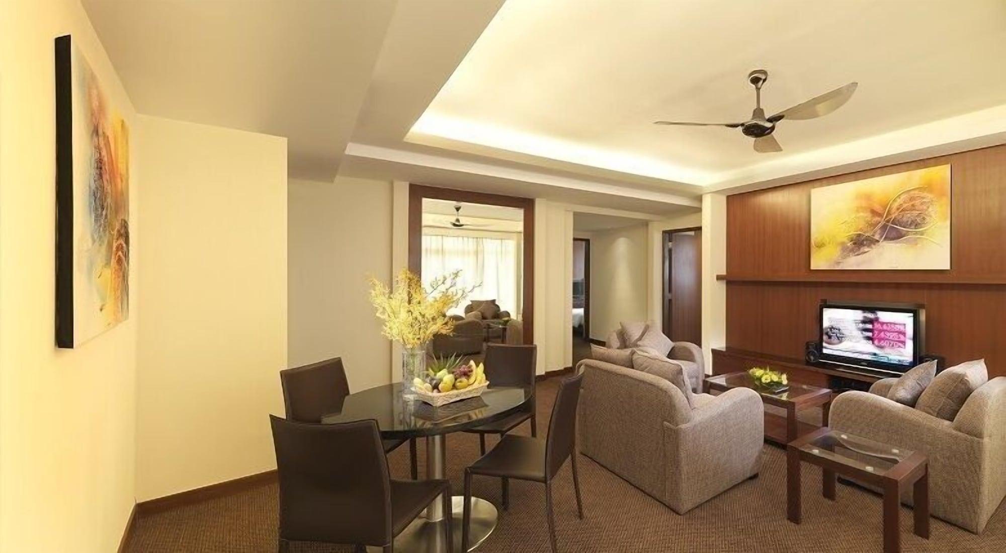 St Giles Gardens Hotel Kuala Lumpur Esterno foto A typical suite at the hotel