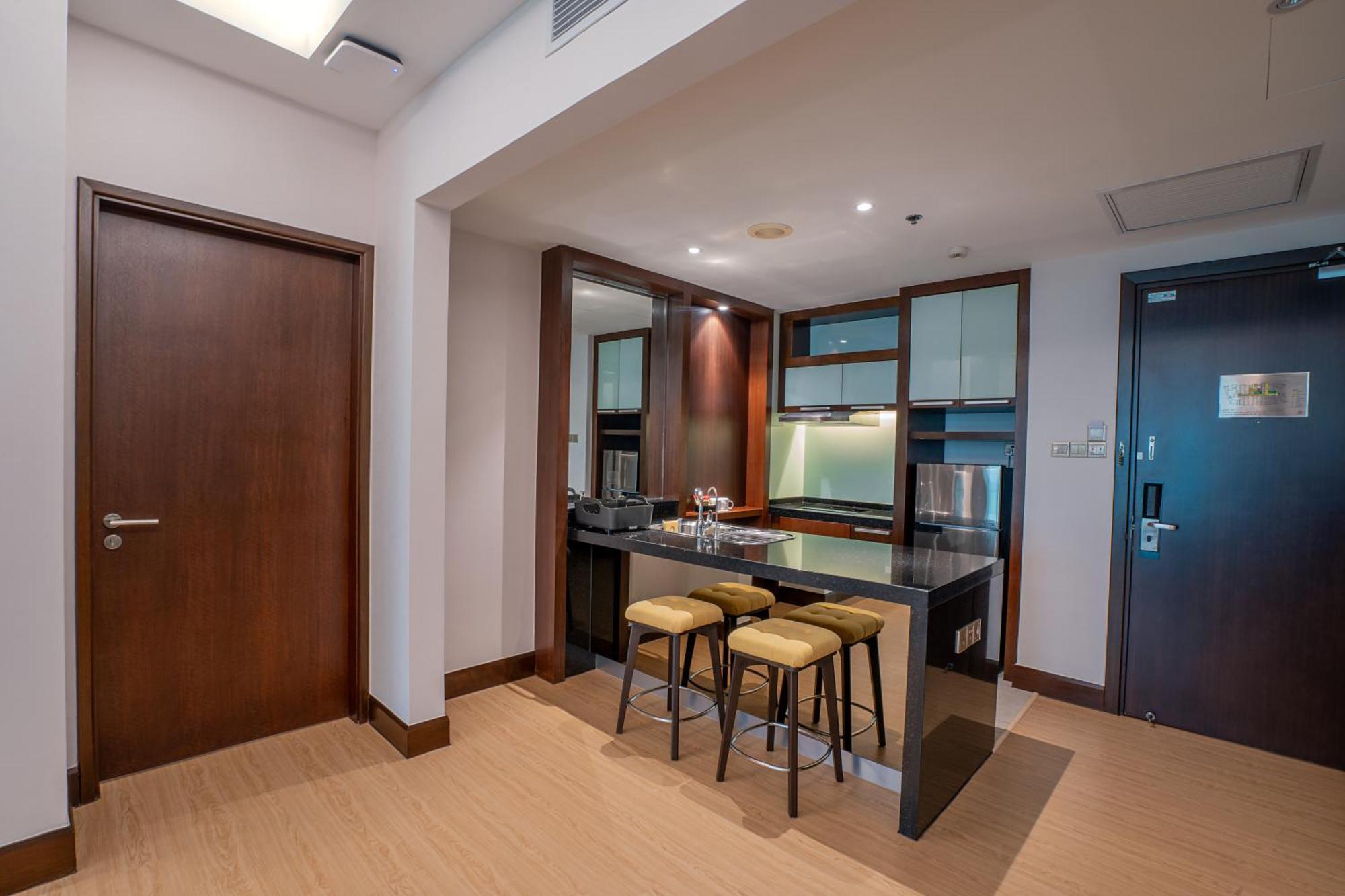 St Giles Gardens Hotel Kuala Lumpur Esterno foto A kitchen in a serviced apartment in Kuala Lumpur, Malaysia