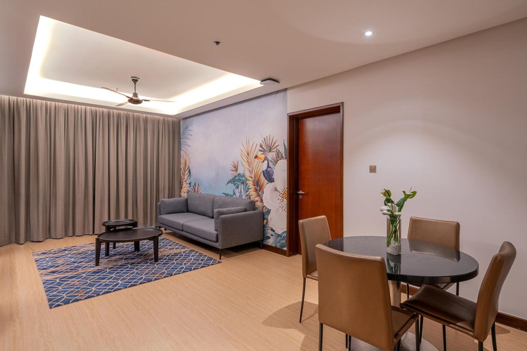 St Giles Gardens Hotel Kuala Lumpur Esterno foto A living room in a condominium
